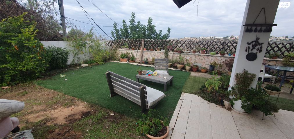 דו משפחתי, הדקל, עץ אפרים