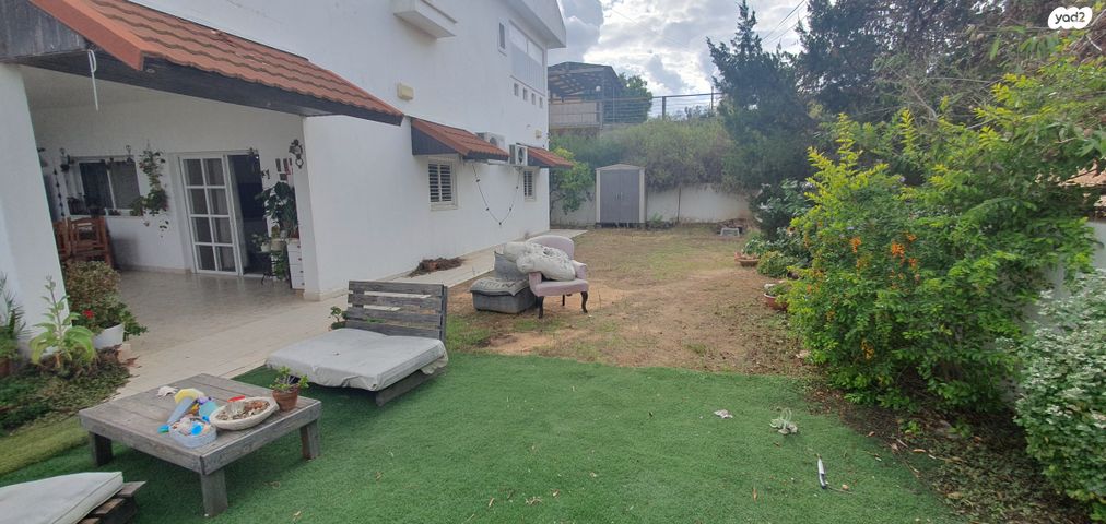 דו משפחתי, הדקל, עץ אפרים