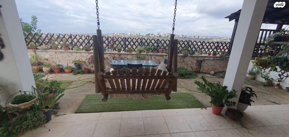 דו משפחתי, הדקל, עץ אפרים