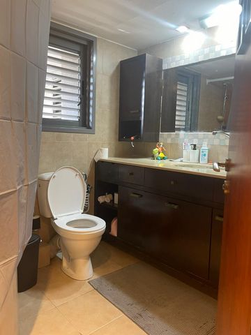 דירה, אנה פרנק, חרוזים, רמת גן