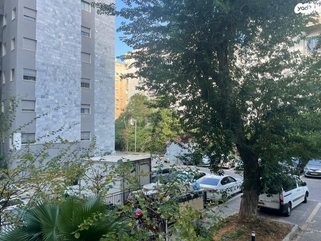 דירה, אנה פרנק, חרוזים, רמת גן