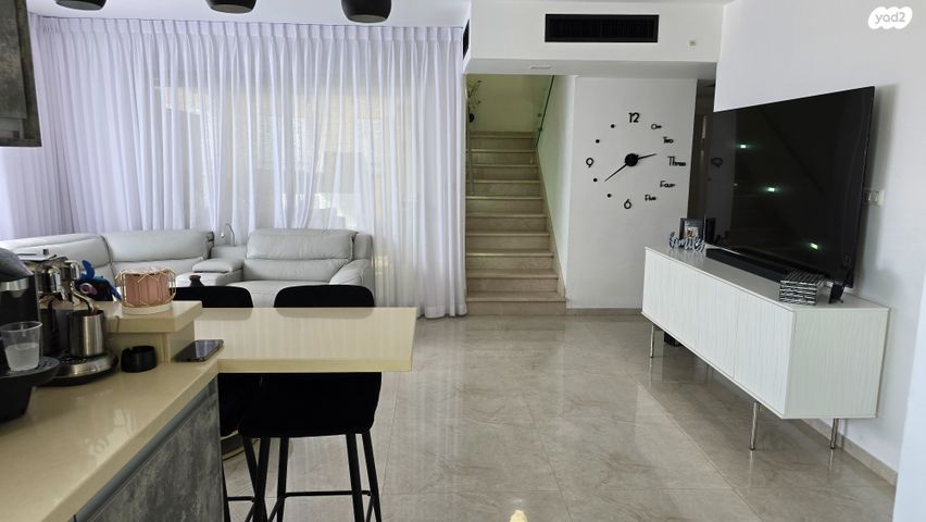 דירה, האלמוג, נופי סלע, מעלה אדומים