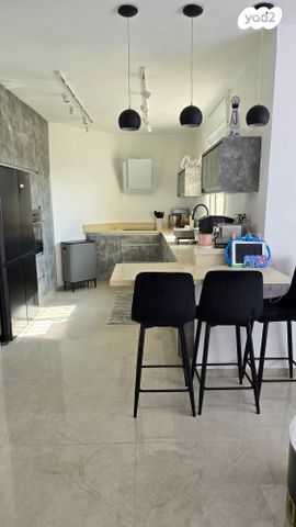 דירה, האלמוג, נופי סלע, מעלה אדומים