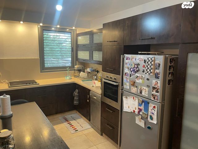 דירה, אנה פרנק, חרוזים, רמת גן