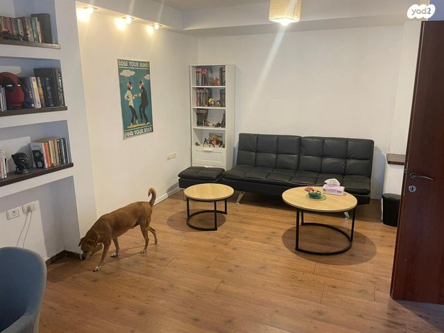 דירה, אנה פרנק, חרוזים, רמת גן