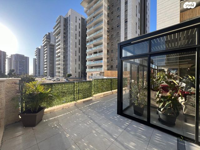 דירת גן, נתיבות מערב, נתיבות