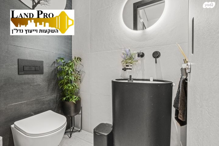 גג/ פנטהאוז, חיים חפר, הרקפות, ראשון לציון