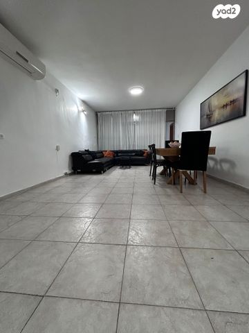 דירה, הגיבורים, מרכז העיר, חדרה