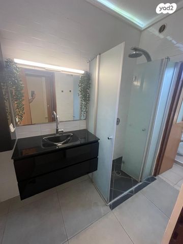 דירה, התנאים, הר שלום, בני ברק