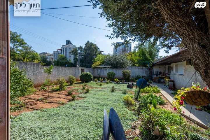 דו משפחתי, רמת השרון