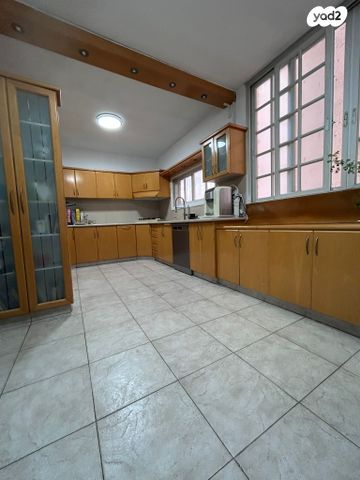 דירה, הגיבורים, מרכז העיר, חדרה