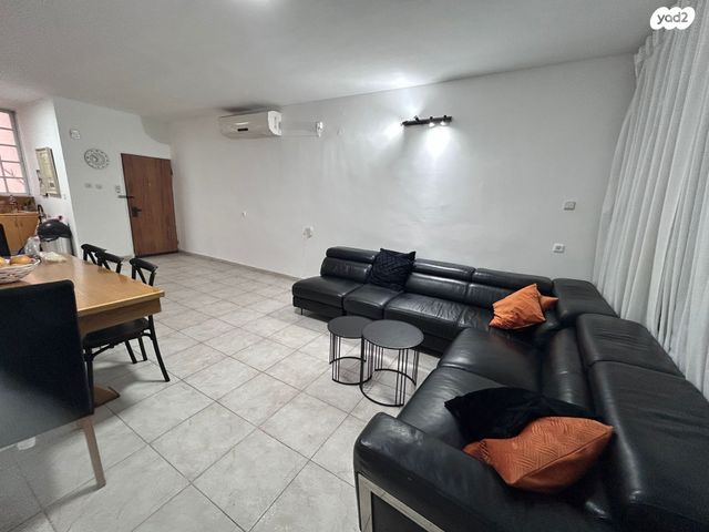 דירה, הגיבורים, מרכז העיר, חדרה