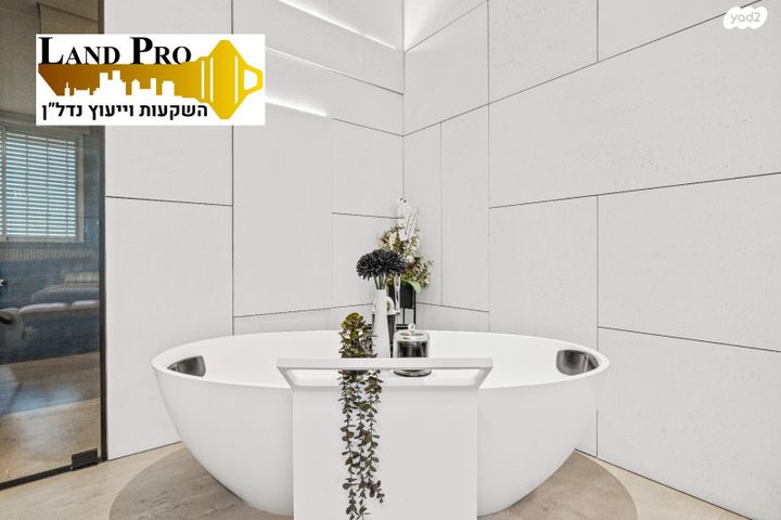 גג/ פנטהאוז, חיים חפר, הרקפות, ראשון לציון