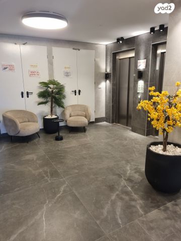 דירה, רקפת 27, הפרחים, חריש