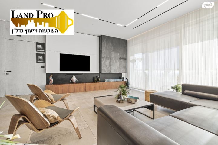 גג/ פנטהאוז, חיים חפר, הרקפות, ראשון לציון