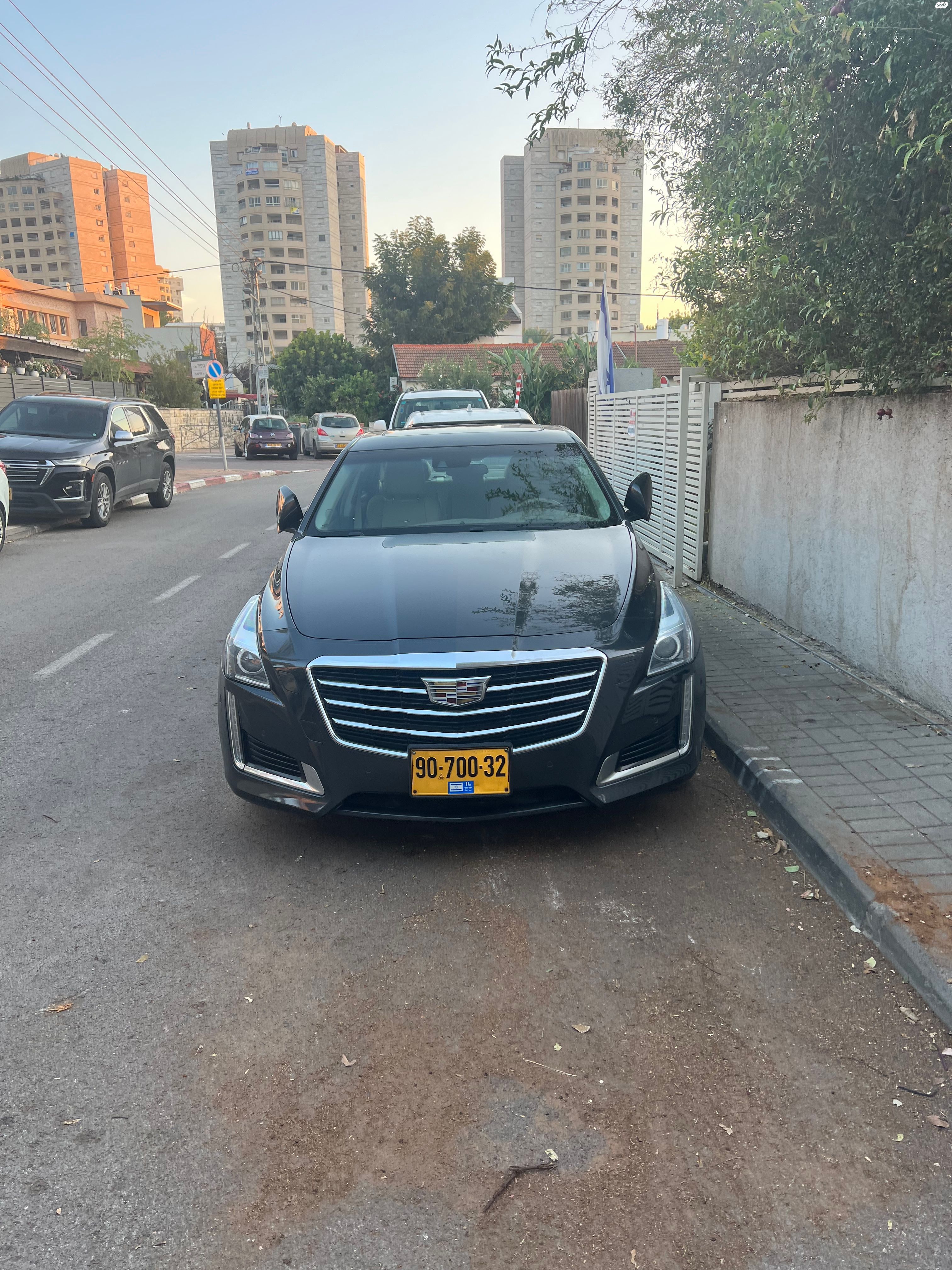 מודעת רכב קאדילק CTS