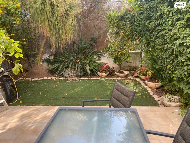 דו משפחתי, מרמורק, רחובות