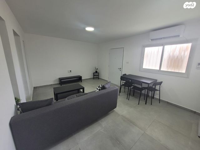 בית פרטי/ קוטג', כיכר מעון, שכונה ד', באר שבע