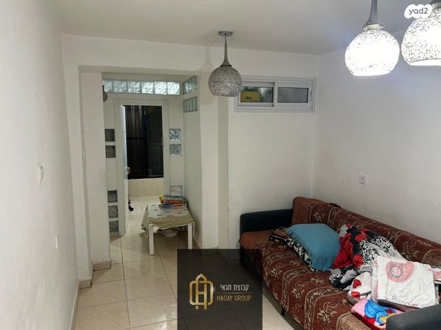 גיורא יוספטל 19