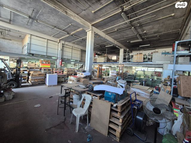 מבני תעשיה, אזור תעשיה ג, חולון