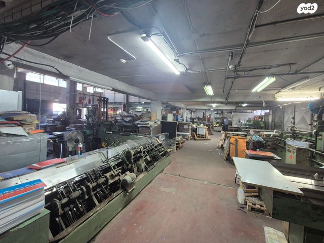 מבני תעשיה, אזור תעשיה ג, חולון