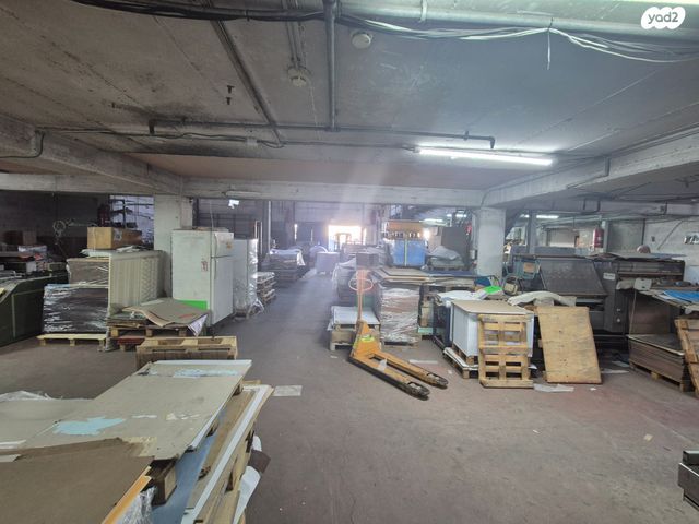 מבני תעשיה, אזור תעשיה ג, חולון