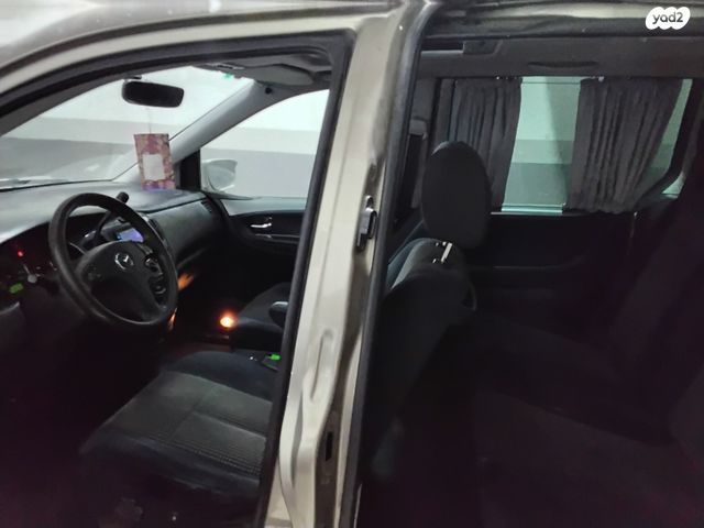 מודעת רכב מאזדה MPV
