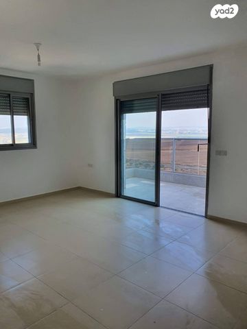 גג/ פנטהאוז, עוזי חיטמן 1, נאות אפק, אפקה, קרית ביאליק