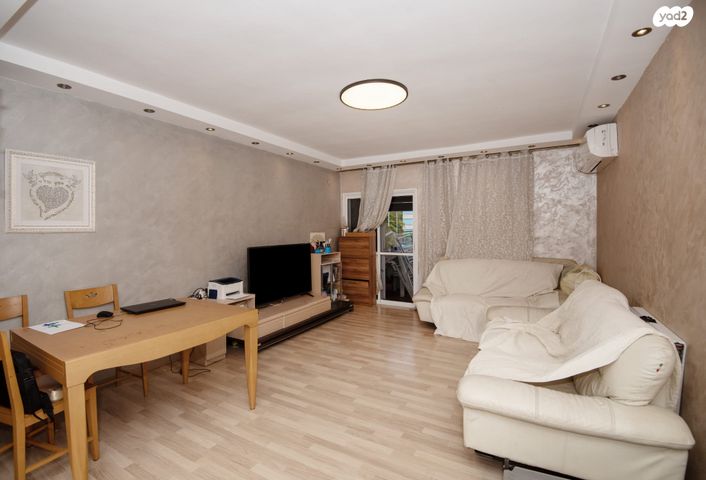 דירה, קדימה צורן