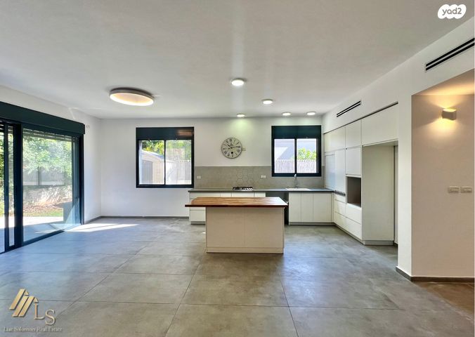 דו משפחתי, פרדס חנה כרכור