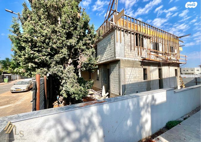 דו משפחתי, פרדס חנה כרכור