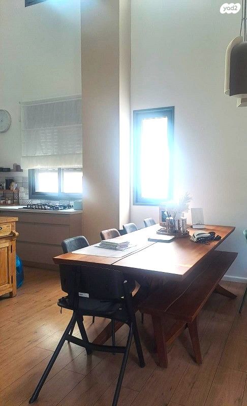 דירת גן, הוד השרון