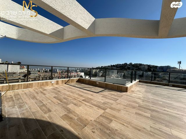 גג/ פנטהאוז, אחוזה, חיפה