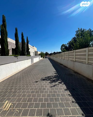 דו משפחתי, פרדס חנה כרכור