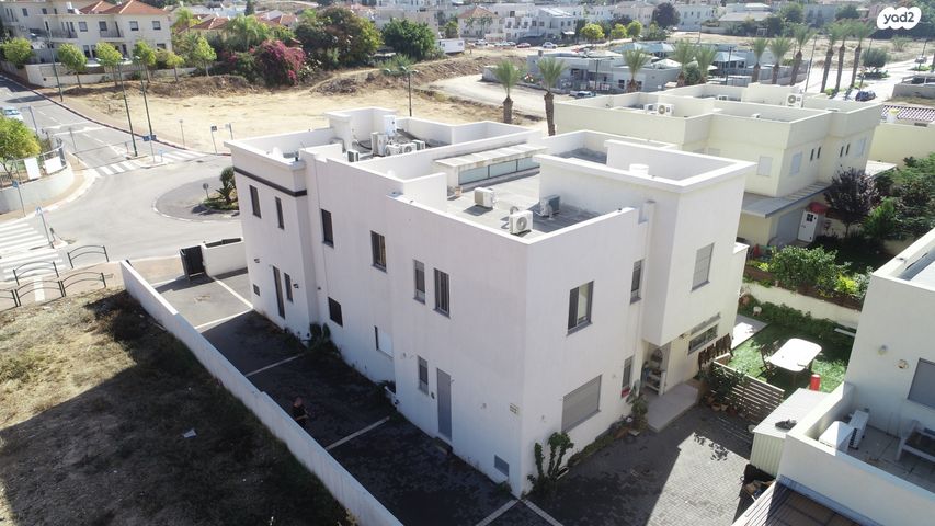 דו משפחתי, פוקס, גדרה