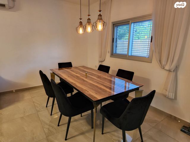 דו משפחתי, פרדס חנה כרכור