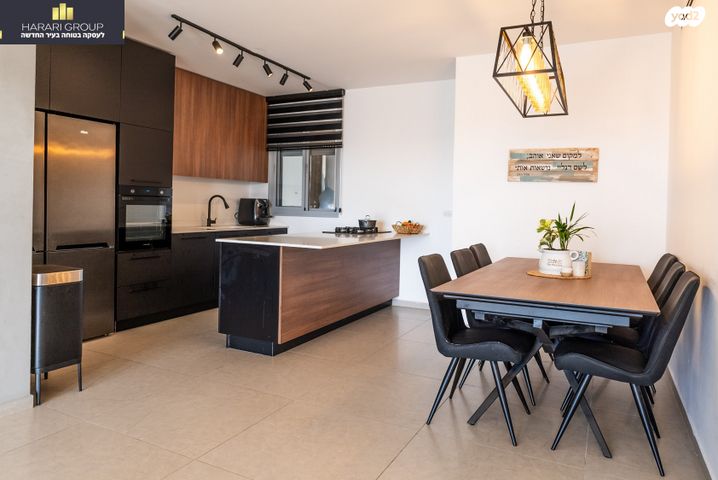 גג/ פנטהאוז, נרקיס, הפרחים, חריש