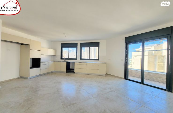 גג/ פנטהאוז, אהרון כצנלסון, נווה גן, פתח תקווה