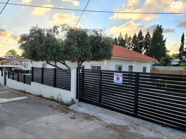 דו משפחתי, פרדס חנה כרכור