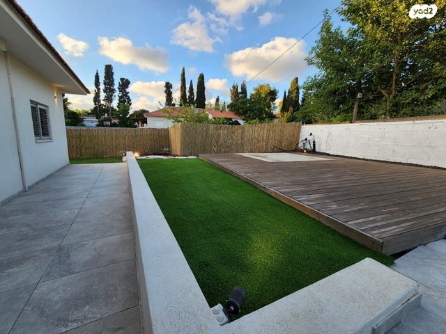 דו משפחתי, פרדס חנה כרכור