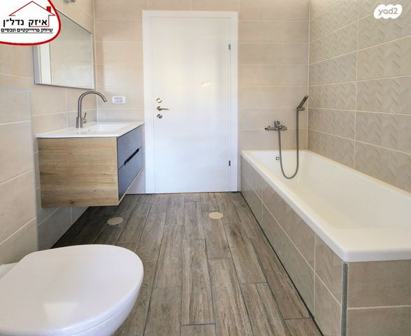 גג/ פנטהאוז, אהרון כצנלסון, נווה גן, פתח תקווה