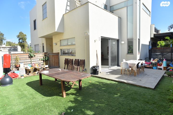 דו משפחתי, פוקס, גדרה