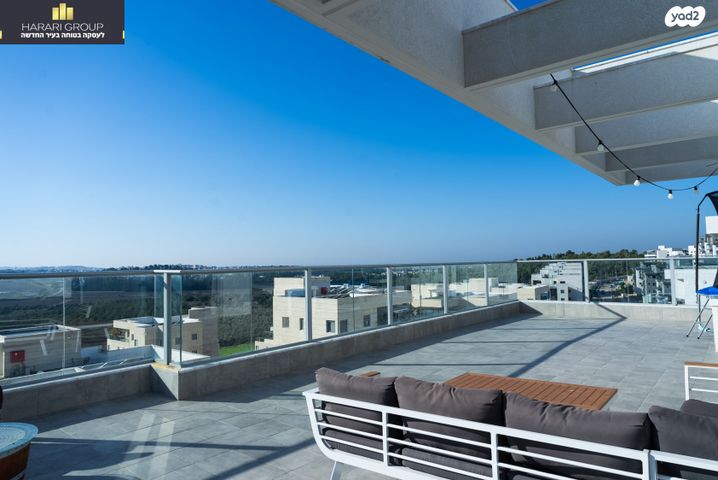 גג/ פנטהאוז, נרקיס, הפרחים, חריש