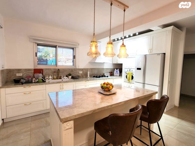 דו משפחתי, פרדס חנה כרכור