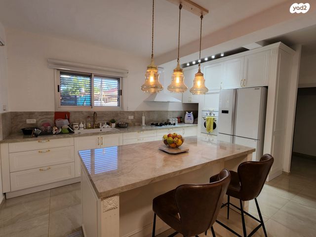 דו משפחתי, פרדס חנה כרכור