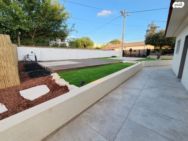 דו משפחתי, פרדס חנה כרכור