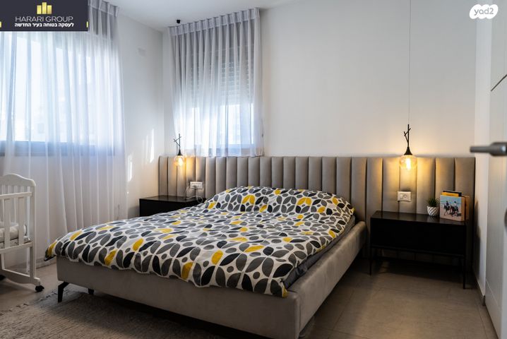 גג/ פנטהאוז, נרקיס, הפרחים, חריש