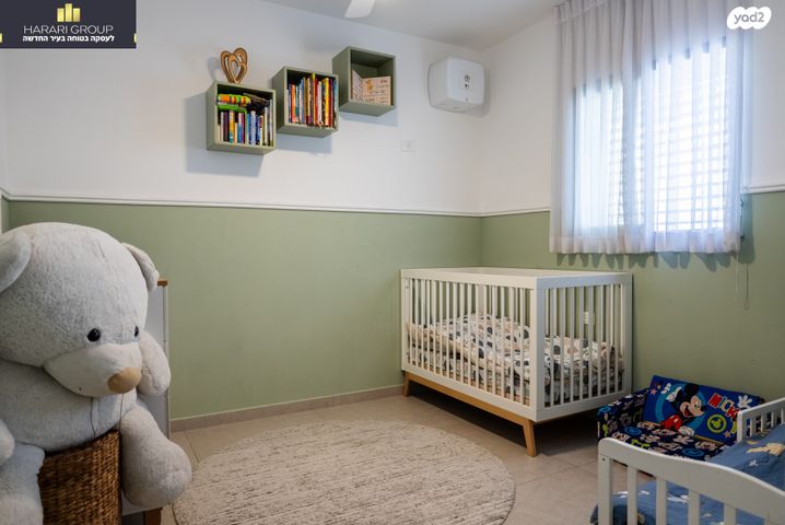 גג/ פנטהאוז, נרקיס, הפרחים, חריש