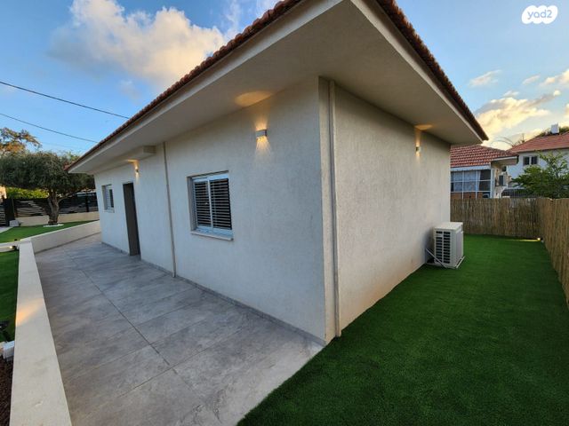 דו משפחתי, פרדס חנה כרכור