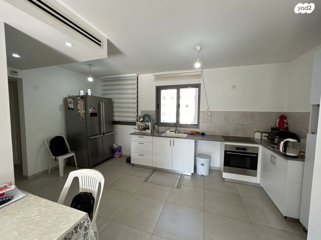 דירה, שרה אהרונסון, גדרה